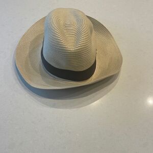 CIA Maritima women’s hat size small /p, excellent condition great band inside.